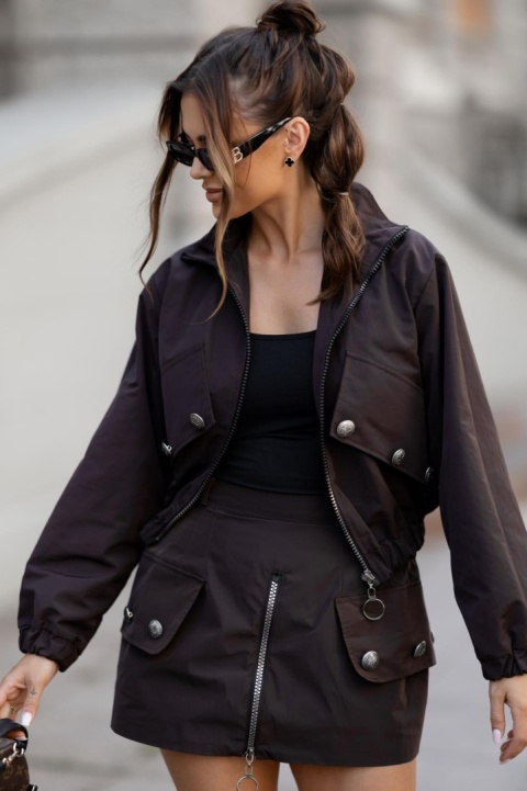 Kurtka z guzikami militarnymi